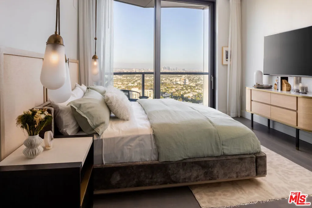 211 W Elm Court 8d, Los Angeles, California 90067 home-pic-7